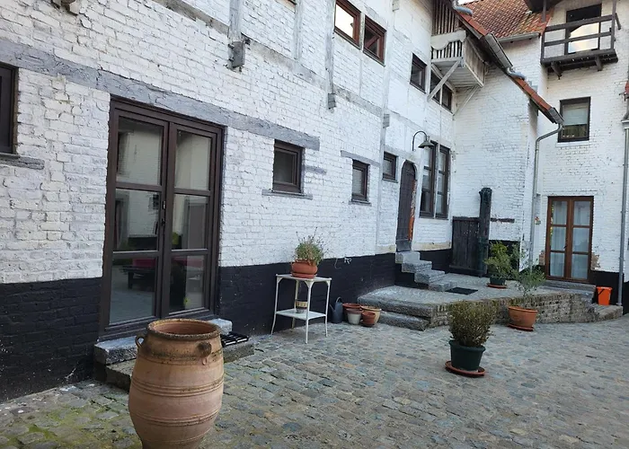 Charming And Cosy Art Deco House In Old Historic Farm With Private Natural Pool And Gardens With Hiking And Cycling Trails Nearby